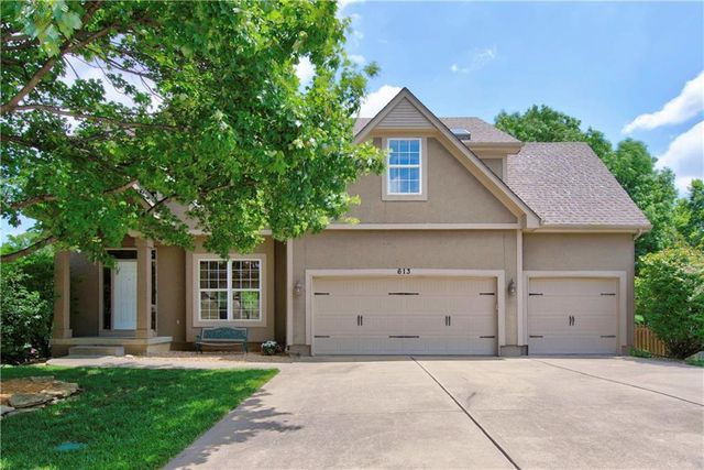 613 SW Derby Drive, Lee's Summit, MO 64081