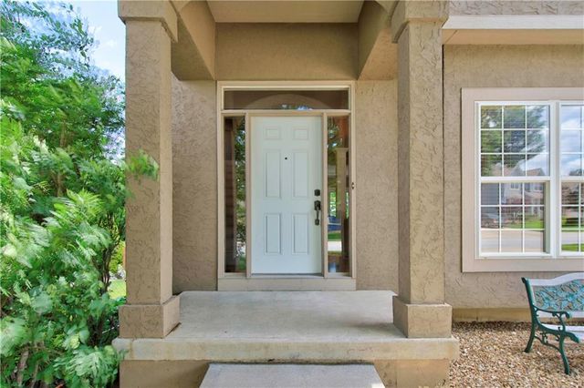 613 SW Derby Drive, Lee's Summit, MO 64081