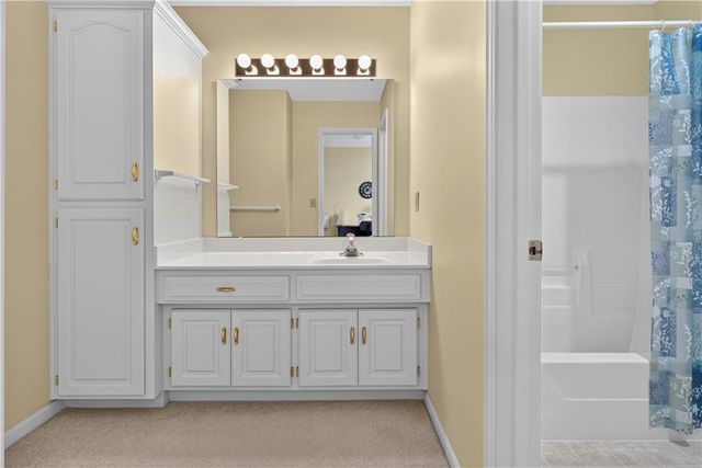613 SW Derby Drive, Lee's Summit, MO 64081