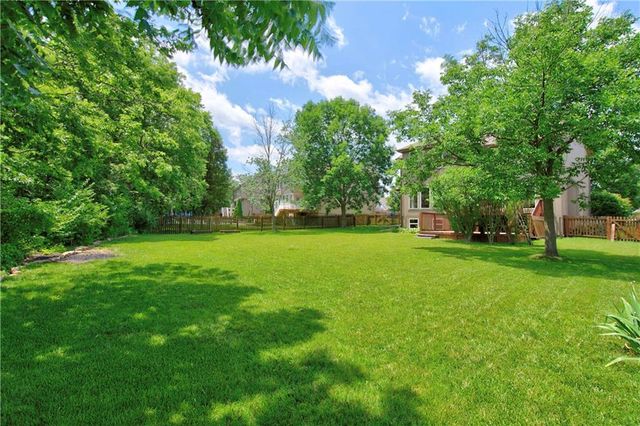 613 SW Derby Drive, Lee's Summit, MO 64081
