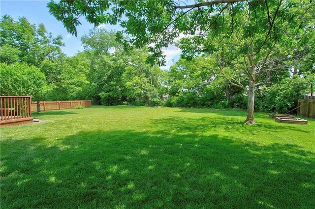 613 SW Derby Drive, Lee's Summit, MO 64081
