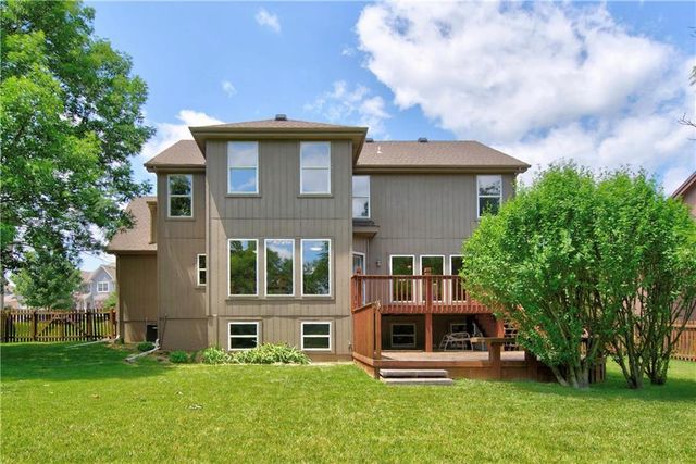 613 SW Derby Drive, Lee's Summit, MO 64081