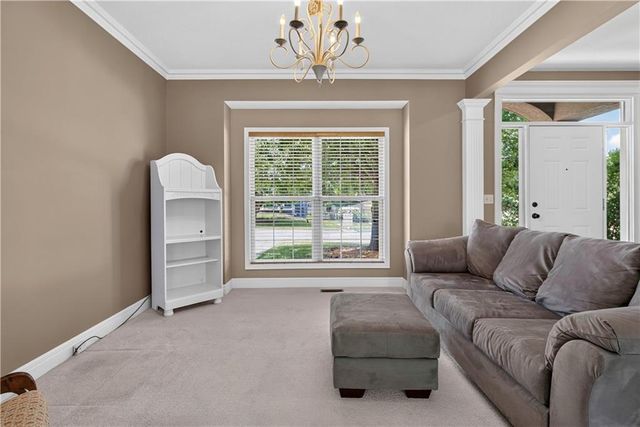 613 SW Derby Drive, Lee's Summit, MO 64081