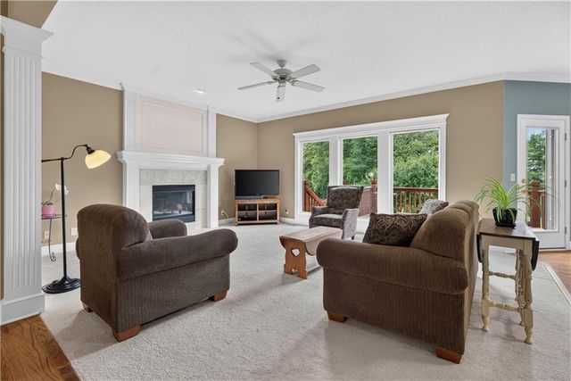 613 SW Derby Drive, Lee's Summit, MO 64081