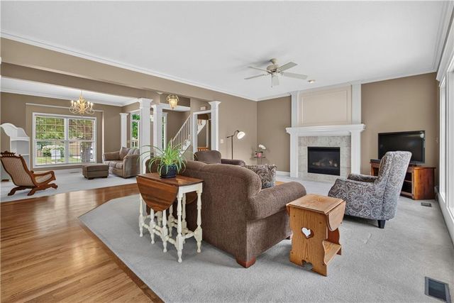 613 SW Derby Drive, Lee's Summit, MO 64081