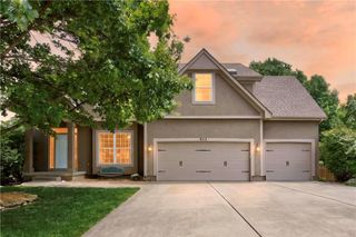 613 SW Derby Drive, Lee's Summit, MO 64081