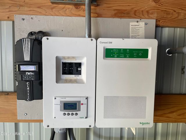 1094 Fortyniner LN, Bonners Ferry, ID 83805