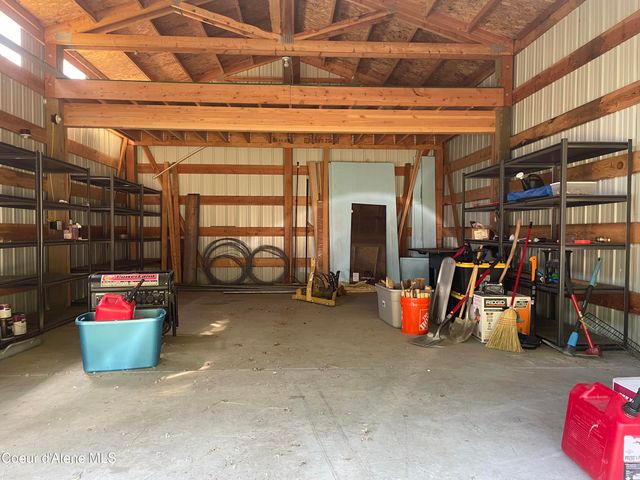 1094 Fortyniner LN, Bonners Ferry, ID 83805