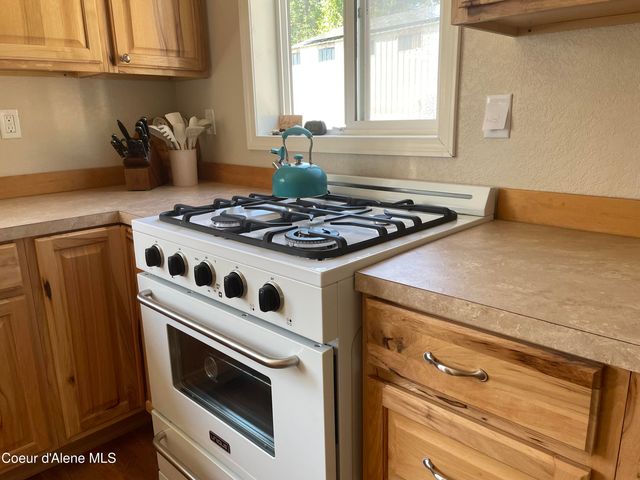 1094 Fortyniner LN, Bonners Ferry, ID 83805