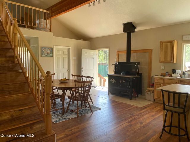 1094 Fortyniner LN, Bonners Ferry, ID 83805