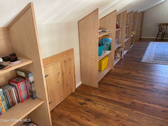 1094 Fortyniner LN, Bonners Ferry, ID 83805