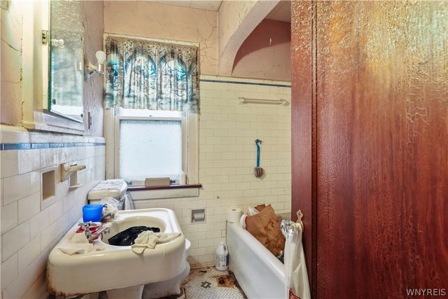 270 Comstock Avenue, Buffalo, NY 14215