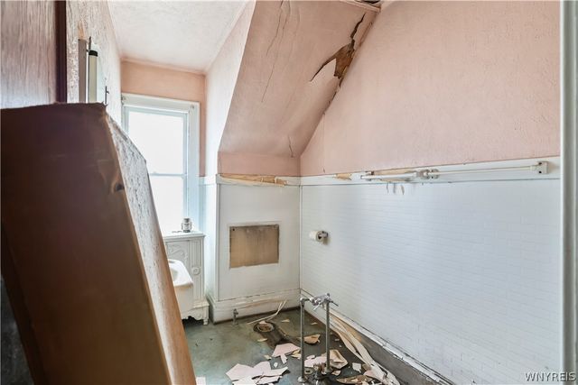270 Comstock Avenue, Buffalo, NY 14215