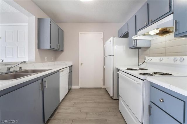 221 Mission Catalina Lane 102, Las Vegas, NV 89107