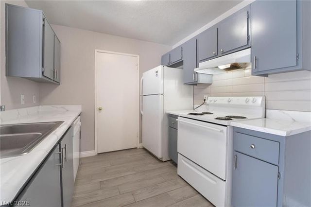 221 Mission Catalina Lane 102, Las Vegas, NV 89107