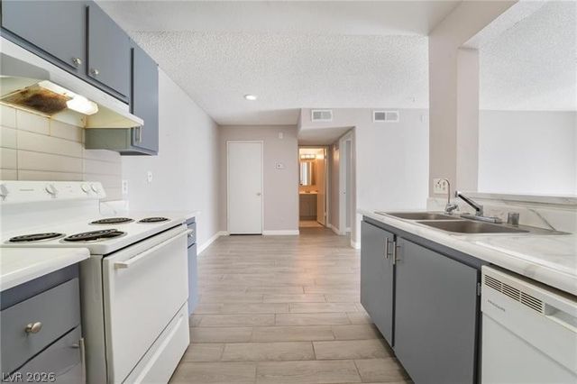 221 Mission Catalina Lane 102, Las Vegas, NV 89107