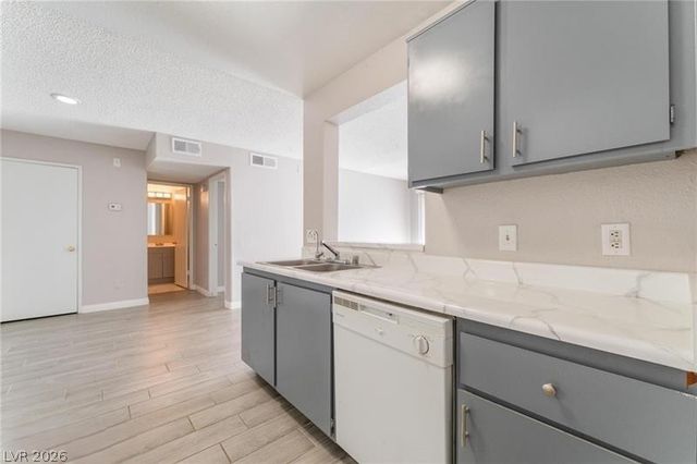 221 Mission Catalina Lane 102, Las Vegas, NV 89107