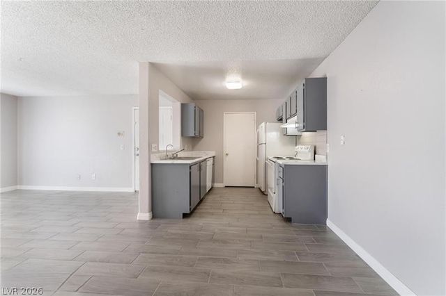 221 Mission Catalina Lane 102, Las Vegas, NV 89107