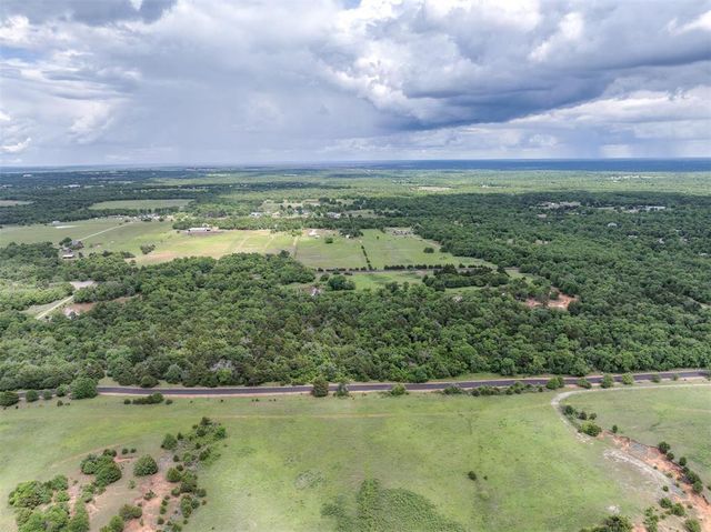 9532 Creek View Road, Guthrie, OK 73044