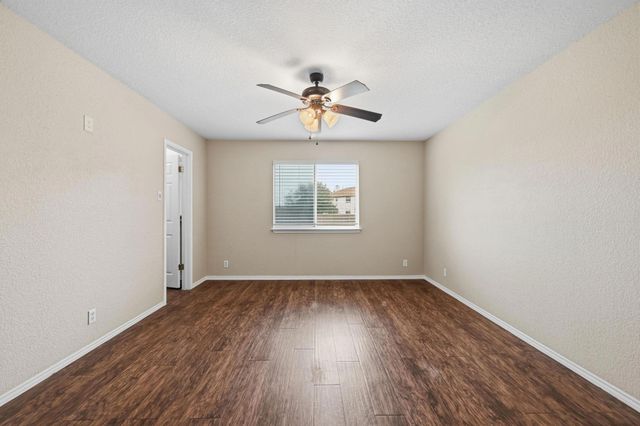 105 Paige BND, Hutto, TX 78634