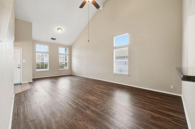 105 Paige BND, Hutto, TX 78634