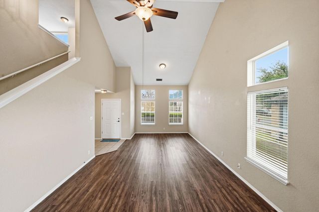 105 Paige BND, Hutto, TX 78634