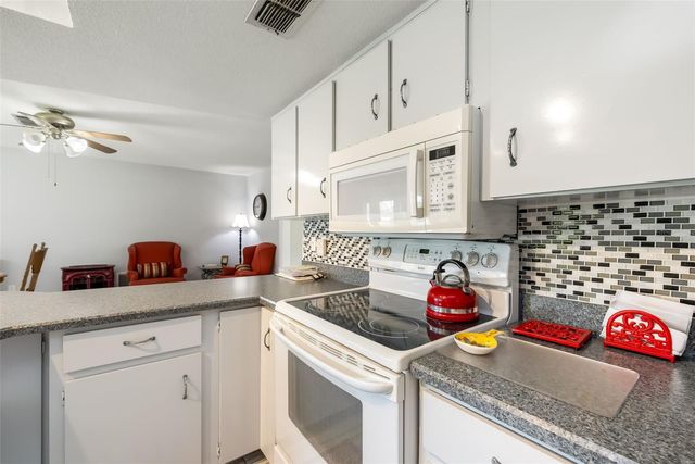 8 COURTNEY PLACE, Palm Coast, FL 32137