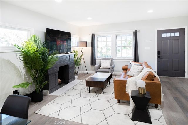 501 E Washington Avenue, Santa Ana, CA 92701