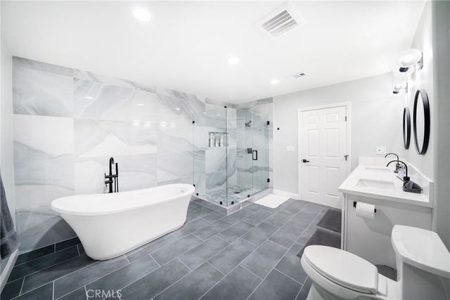 501 E Washington Avenue, Santa Ana, CA 92701