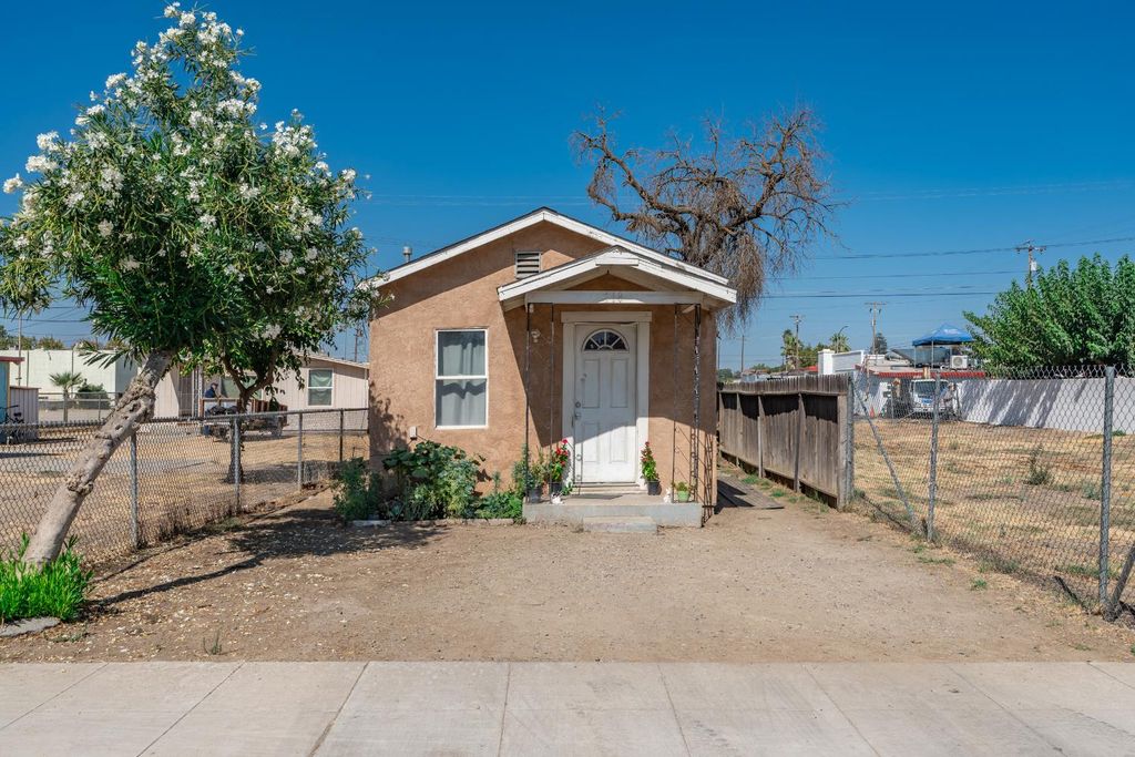 Image 1 of property listing at 718 Nebraska Avenue, Madera, CA 93638