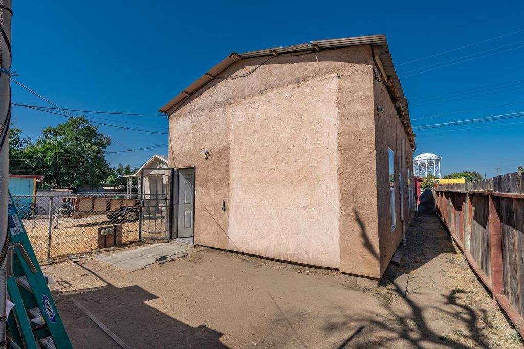 Image 11 of property listing at 718 Nebraska Avenue, Madera, CA 93638