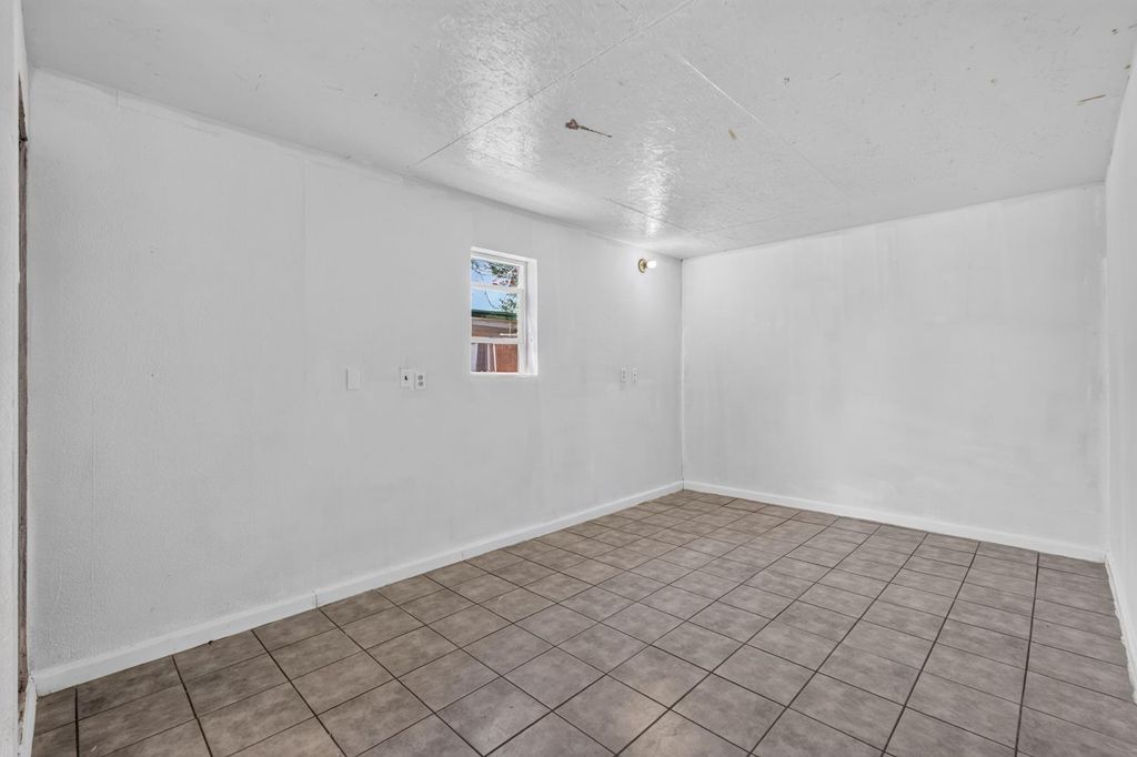 Image 12 of property listing at 718 Nebraska Avenue, Madera, CA 93638
