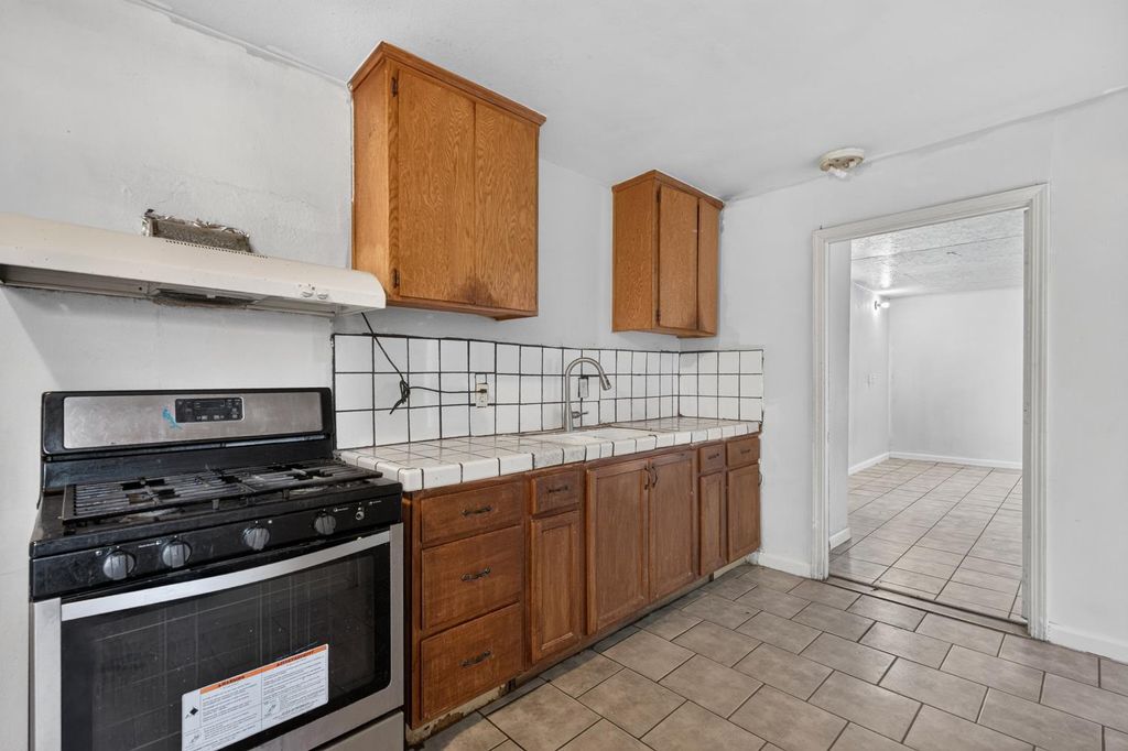 Image 17 of property listing at 718 Nebraska Avenue, Madera, CA 93638