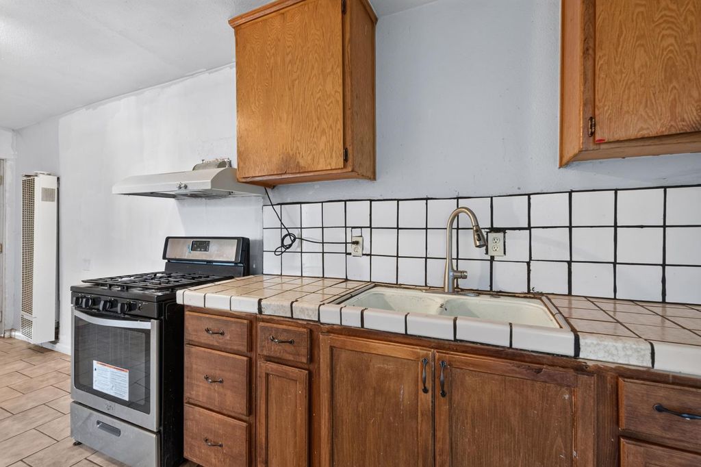 Image 18 of property listing at 718 Nebraska Avenue, Madera, CA 93638