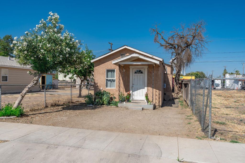 Image 3 of property listing at 718 Nebraska Avenue, Madera, CA 93638