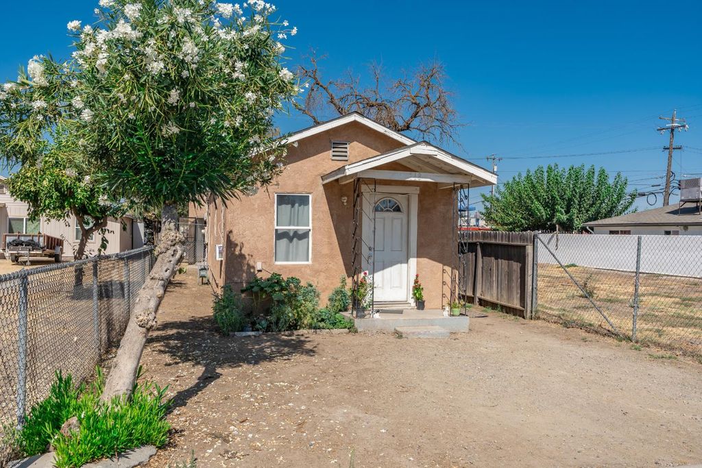 Image 4 of property listing at 718 Nebraska Avenue, Madera, CA 93638