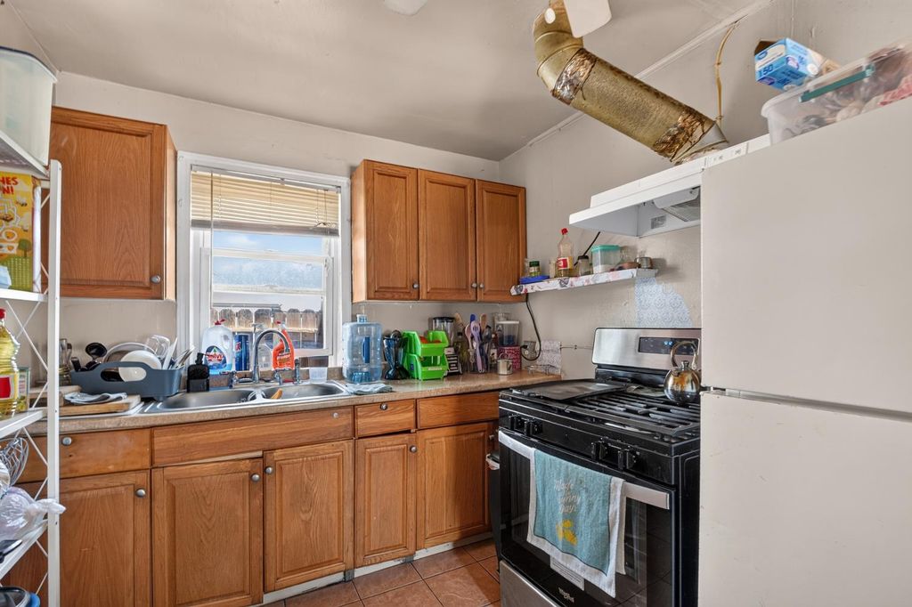 Image 7 of property listing at 718 Nebraska Avenue, Madera, CA 93638