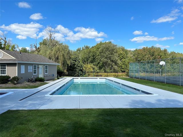 19 The Knolls, Warwick, NY 10990