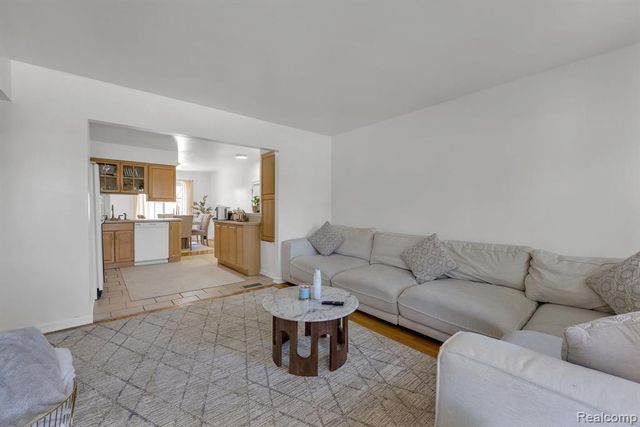 6499 Mayburn Street, Dearborn Heights, MI 48127