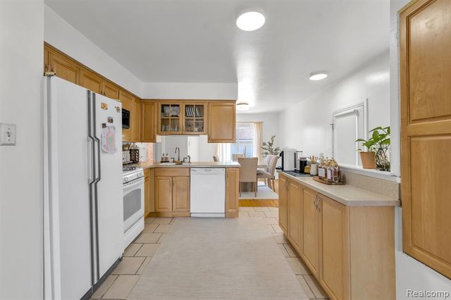 6499 Mayburn Street, Dearborn Heights, MI 48127