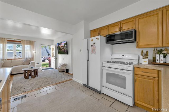 6499 Mayburn Street, Dearborn Heights, MI 48127