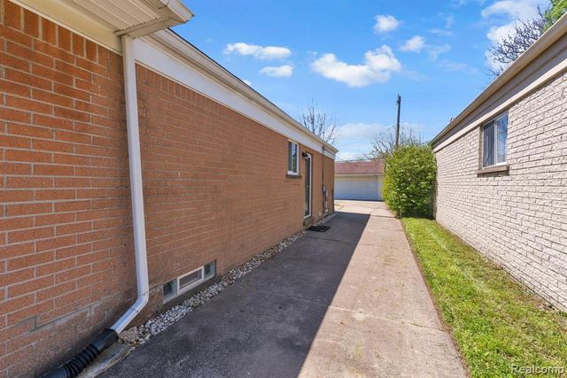 6499 Mayburn Street, Dearborn Heights, MI 48127