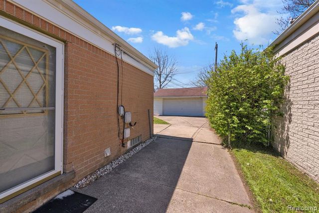 6499 Mayburn Street, Dearborn Heights, MI 48127