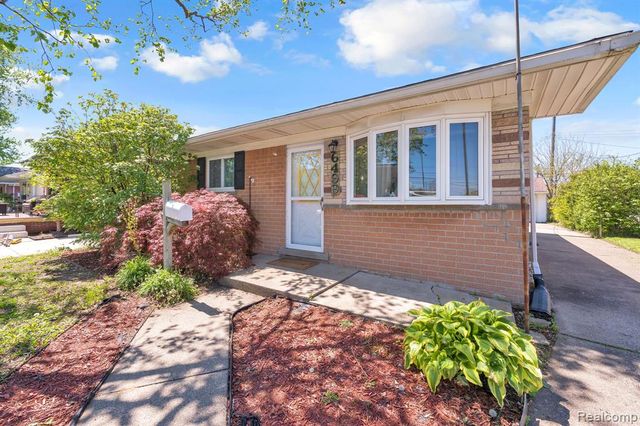 6499 Mayburn Street, Dearborn Heights, MI 48127