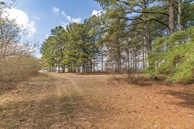 489 Old Jackson Hwy, Loretto, TN 38469