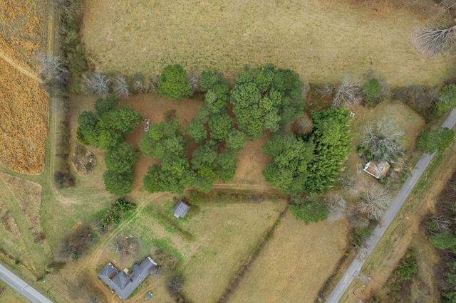 489 Old Jackson Hwy, Loretto, TN 38469