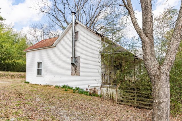 489 Old Jackson Hwy, Loretto, TN 38469