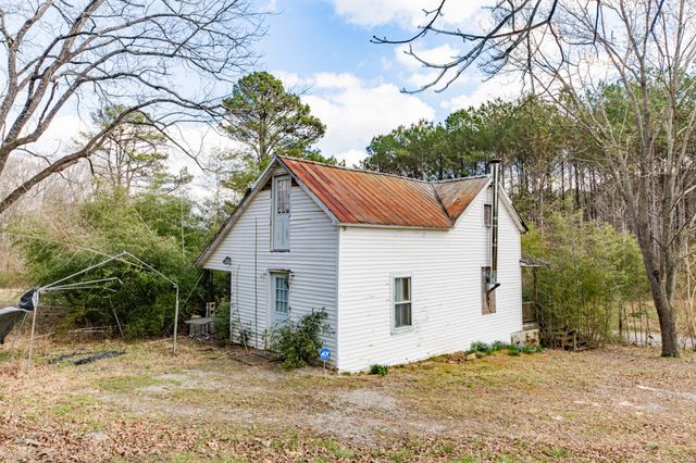 489 Old Jackson Hwy, Loretto, TN 38469