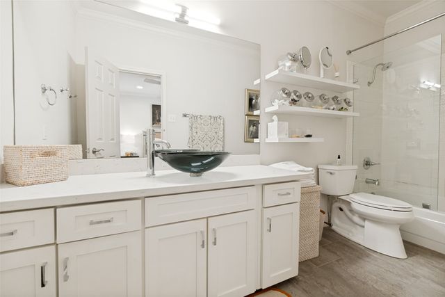 7043 Inwood Road, Dallas, TX 75209