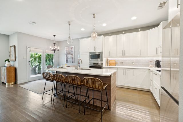 7043 Inwood Road, Dallas, TX 75209